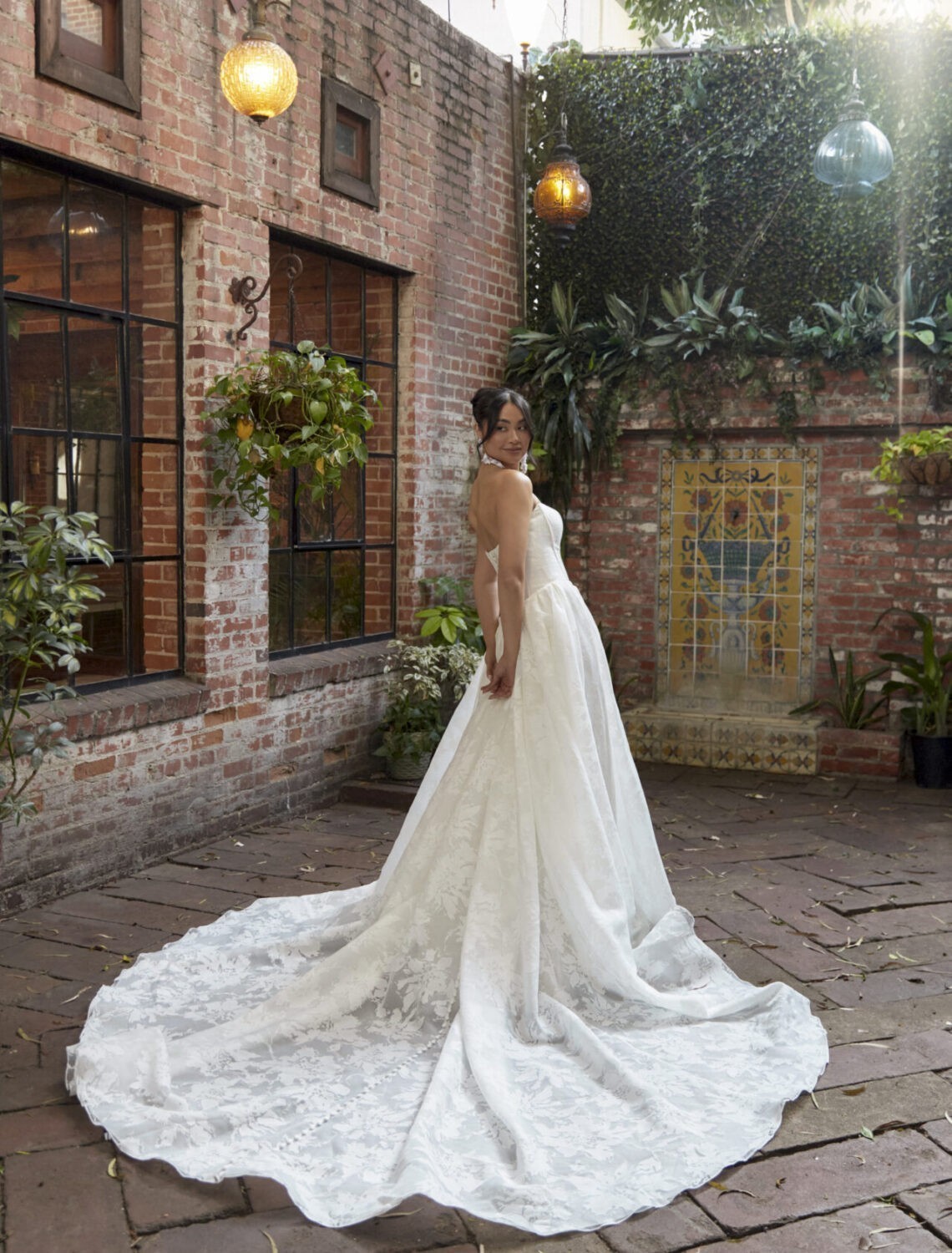 Trouwjurk D4158 van Essense of Australia kopen bij Weddings 1