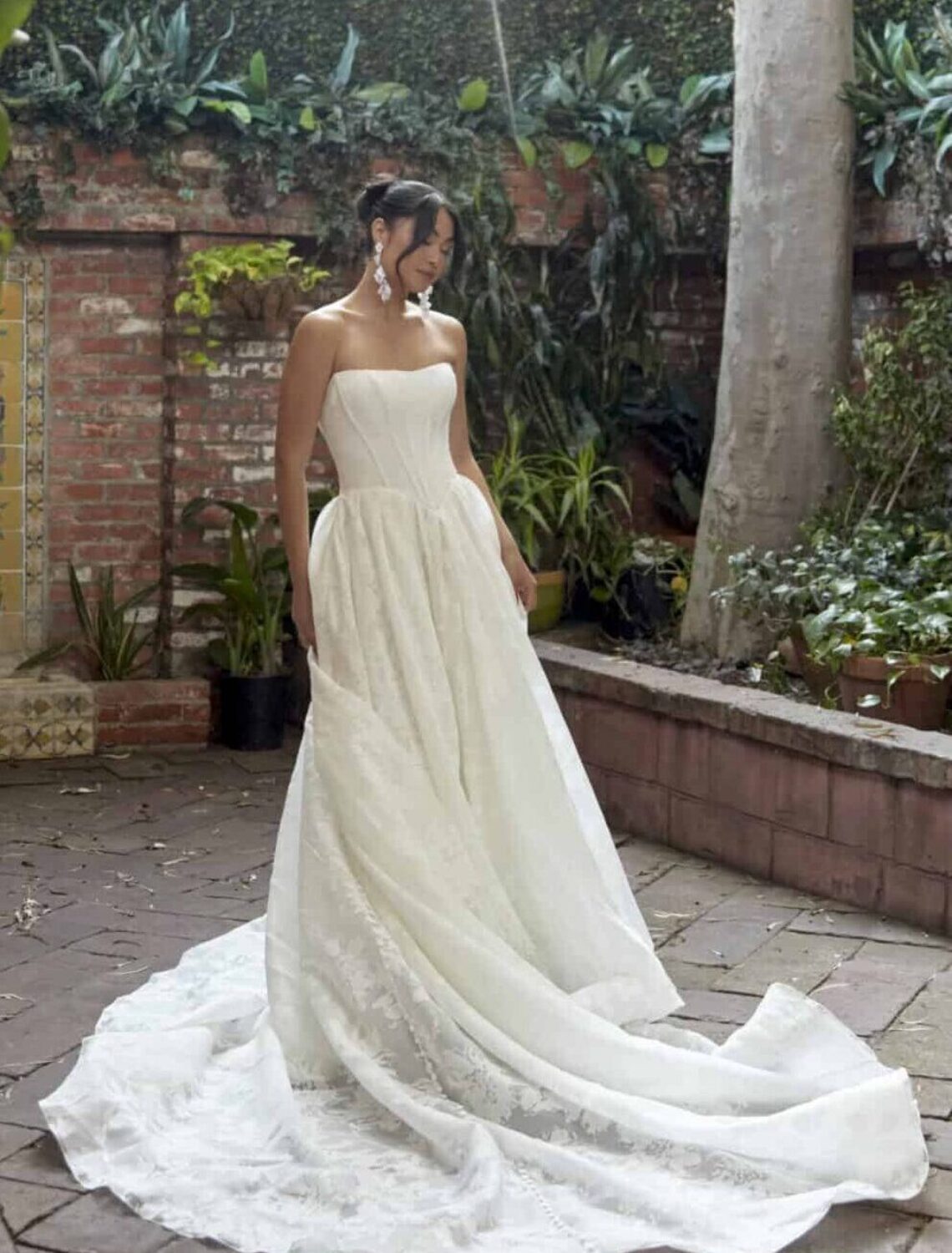 Trouwjurk D4158 van Essense of Australia kopen bij Weddings 3