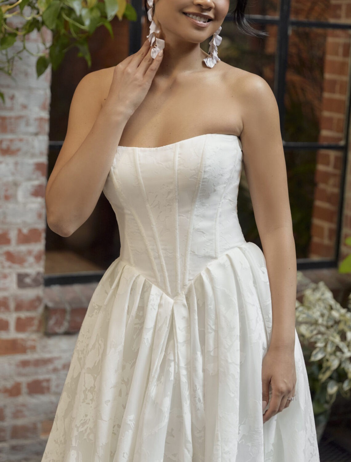 Trouwjurk D4158 van Essense of Australia kopen bij Weddings 4