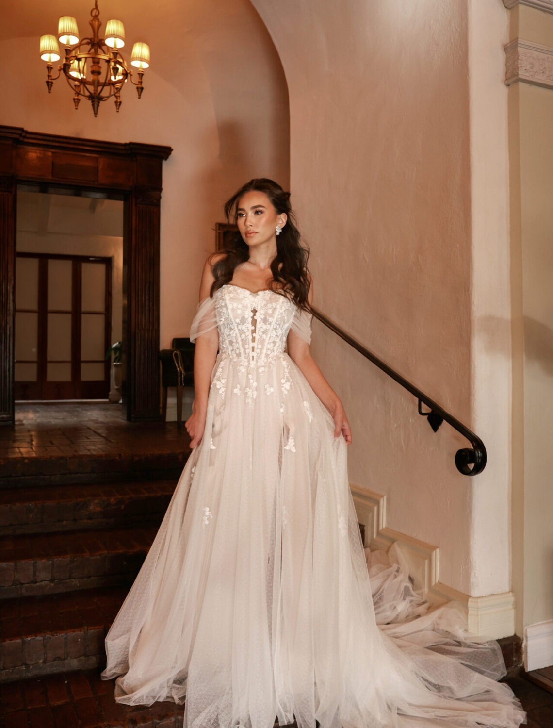 Trouwjurk D4286 van Essense of Australia kopen bij Weddings 3