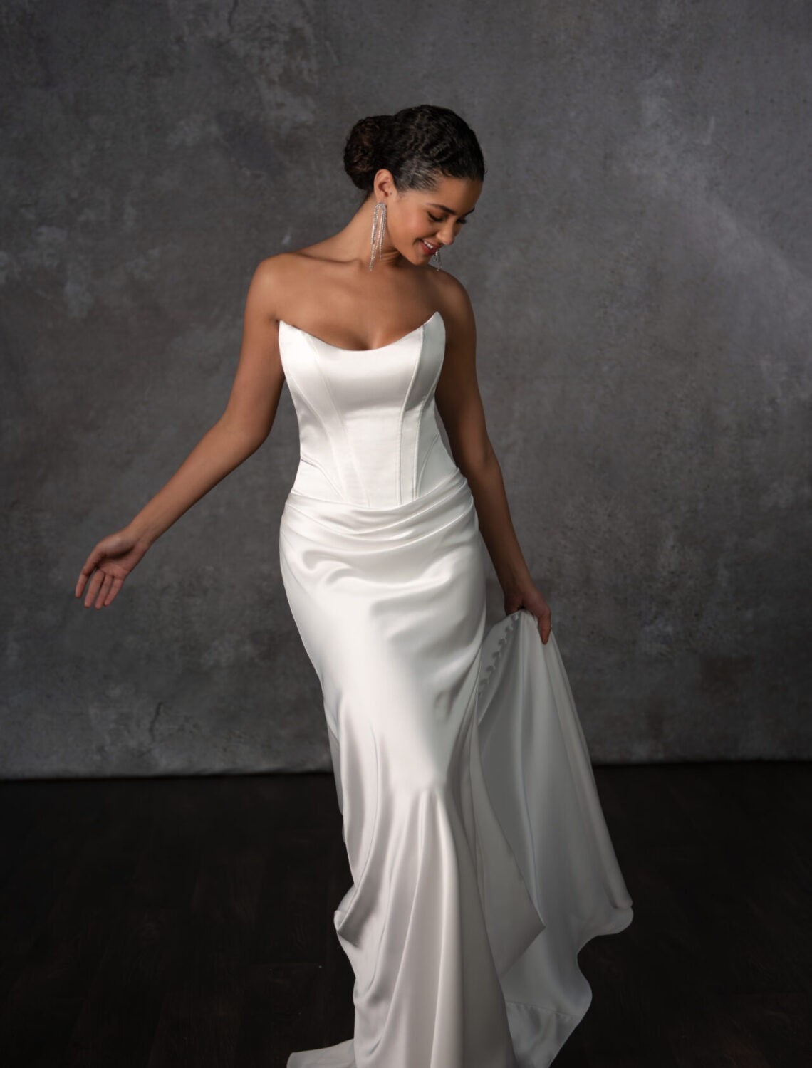 Trouwjurk D4321 van Essense of Australia kopen bij Weddings 3