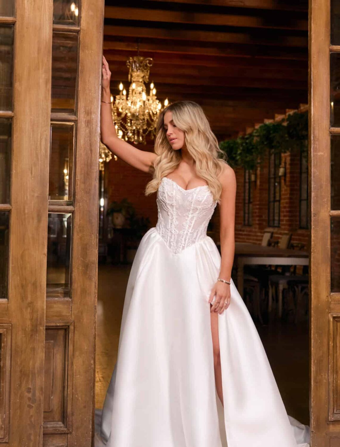 Trouwjurk D4332 van Essense of Australia kopen bij Weddings 1