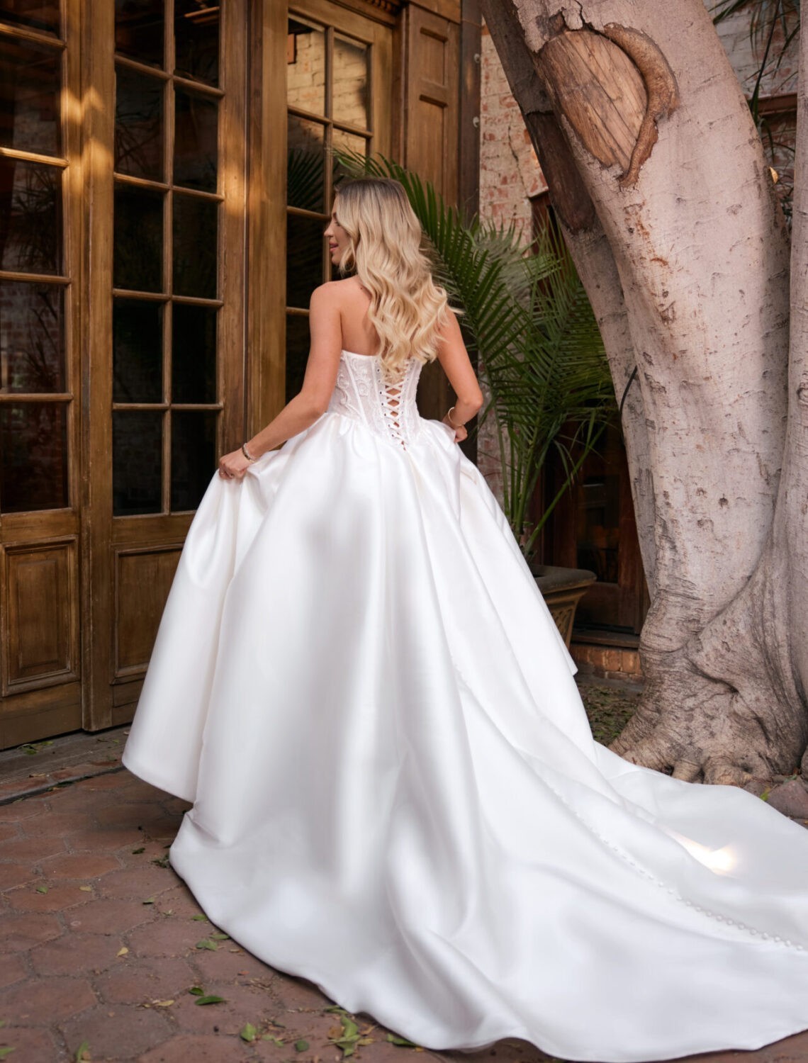 Trouwjurk D4332 van Essense of Australia kopen bij Weddings 4