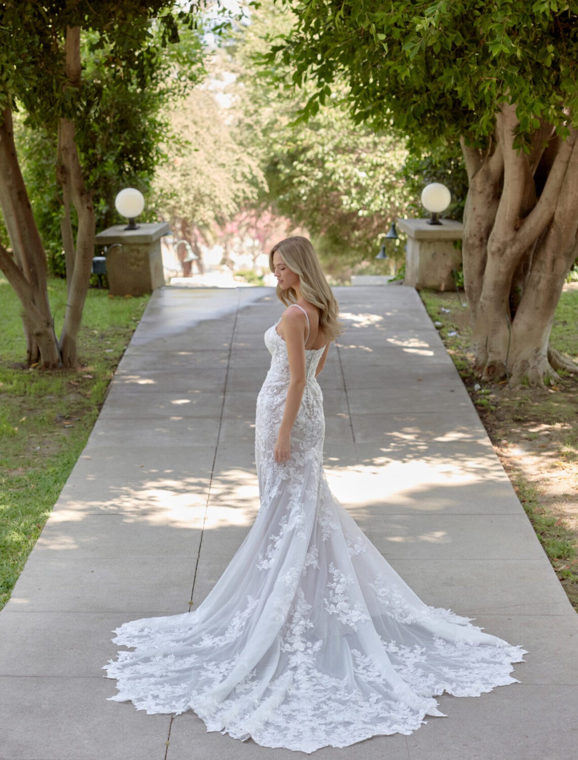 Trouwjurk D4344 van Essense of Australia kopen bij Weddings 3