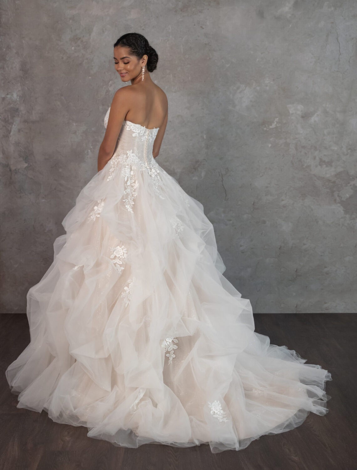 Trouwjurk D4345 van Essense of Australia kopen bij Weddings 2