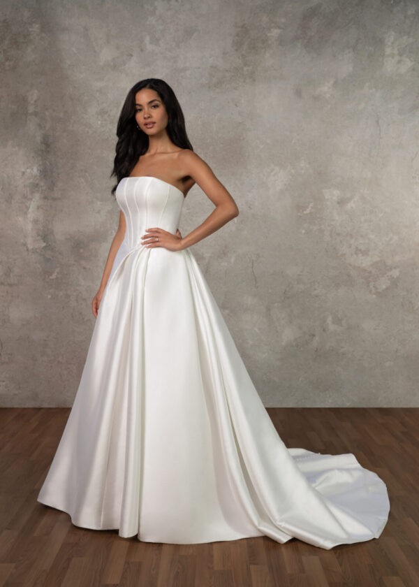 Trouwjurk D4389 van Essense of Australia kopen bij Weddings 4