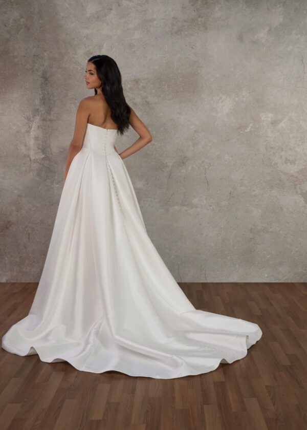 Trouwjurk D4389 van Essense of Australia kopen bij Weddings 5