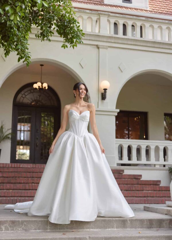 Trouwjurk D4410 van Essense of Australia kopen bij Weddings 1