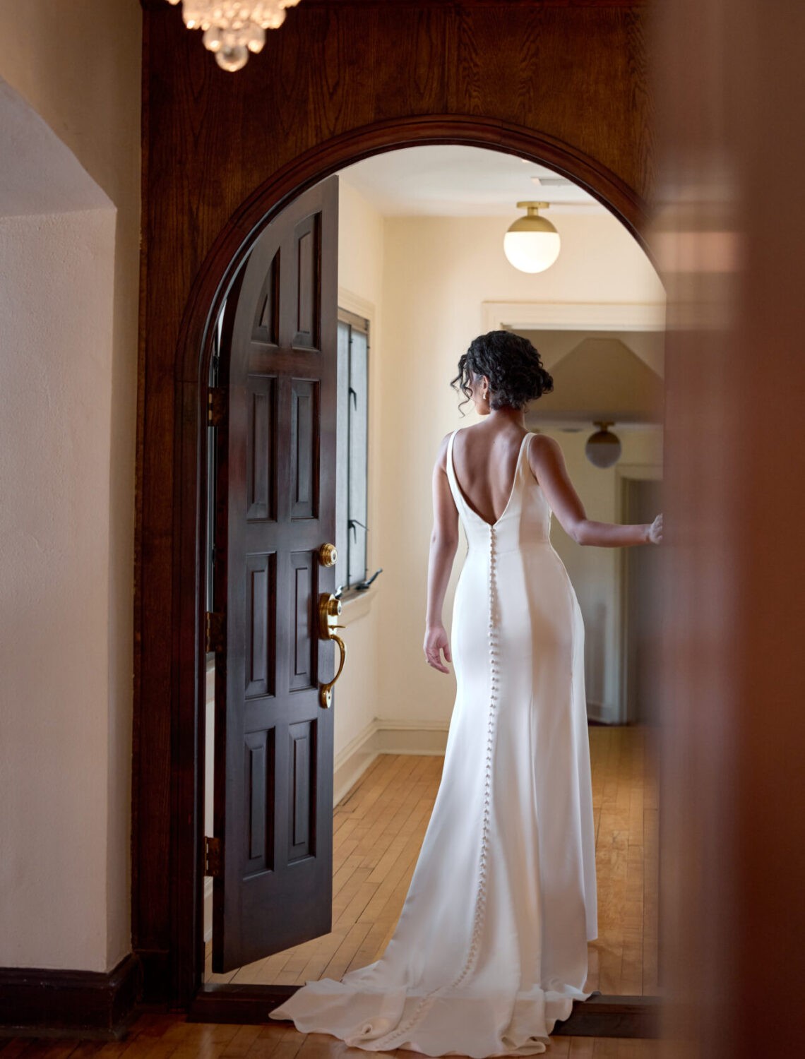 Trouwjurk D4439 van Essense of Australia kopen bij Weddings 3