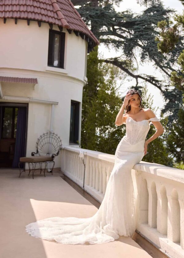 Trouwjurk D4456 van Essense of Australia kopen bij Weddings 4
