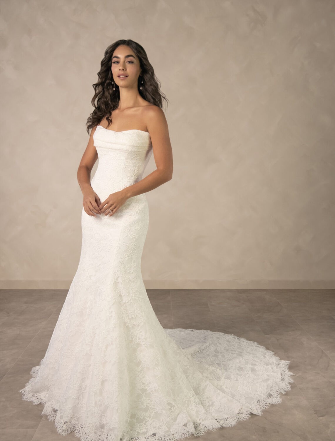 Trouwjurk D4522 van Essense of Australia kopen bij Weddings 3