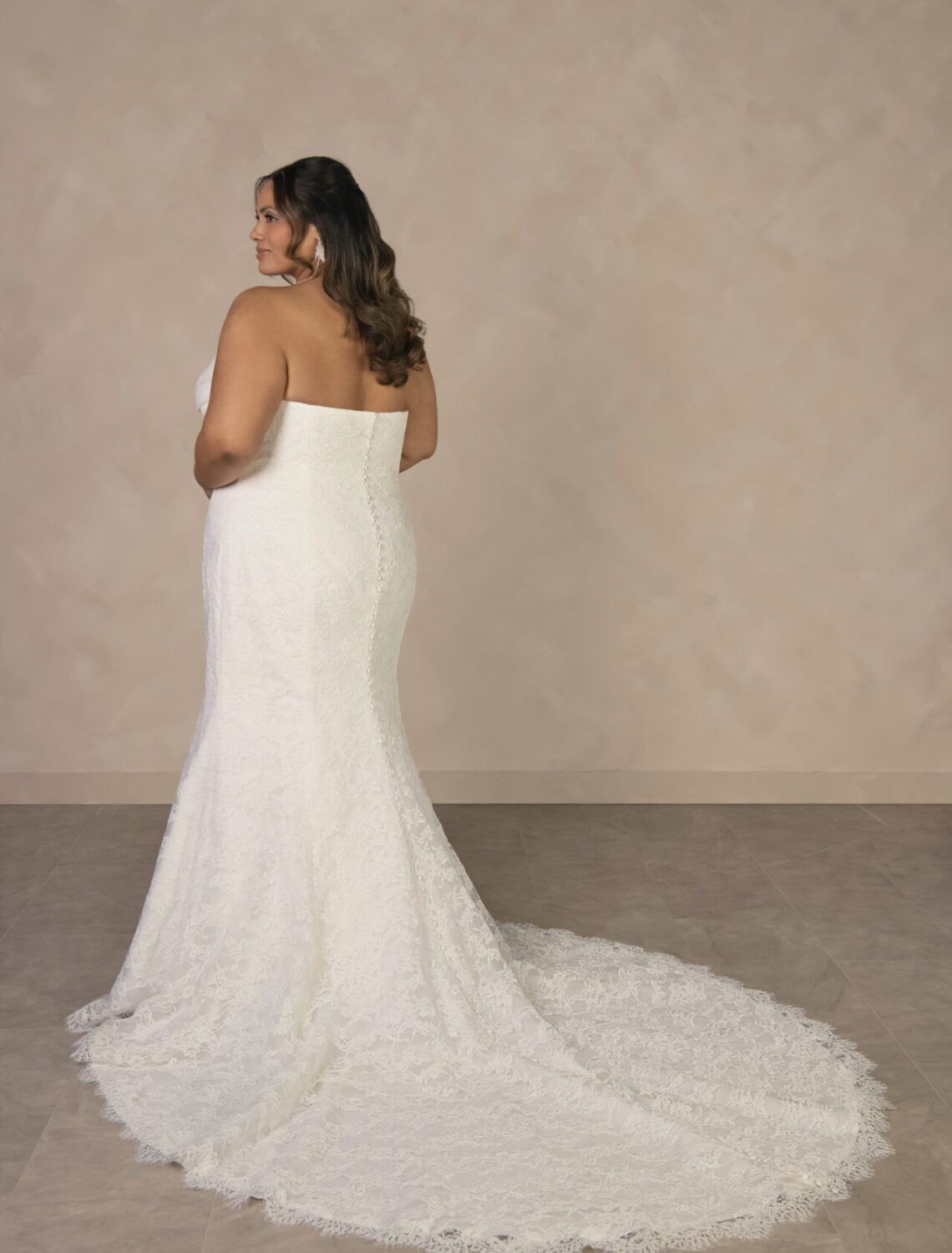 Trouwjurk D4522 van Essense of Australia kopen bij Weddings 6