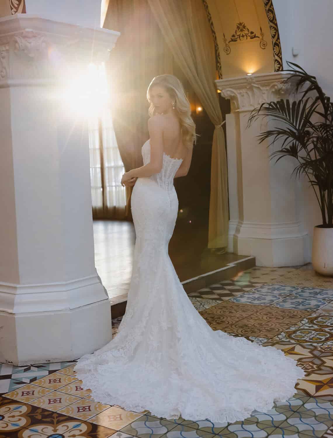 Trouwjurk D4541 van Essense of Australia kopen bij Weddings 2