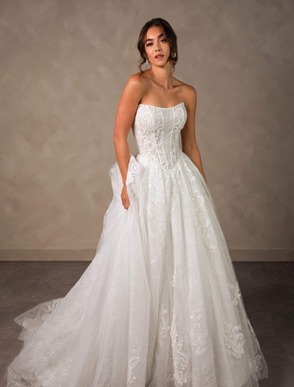 Trouwjurk D4553 van Essense of Australia kopen bij Weddings 1