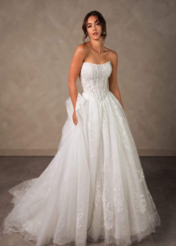 Trouwjurk D4553 van Essense of Australia kopen bij Weddings 1