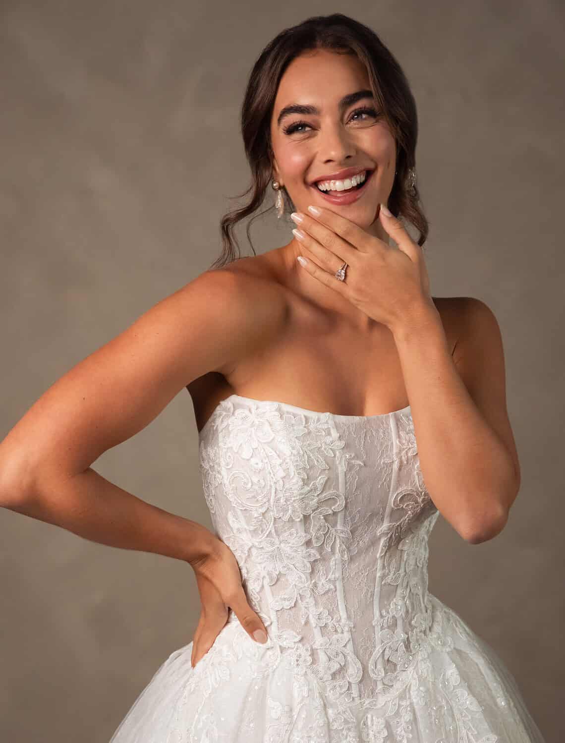 Trouwjurk D4553 van Essense of Australia kopen bij Weddings 2