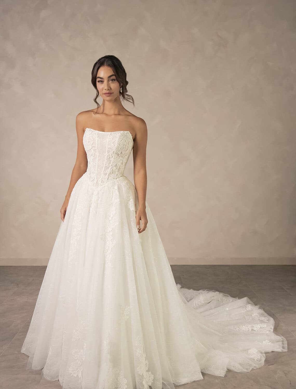 Trouwjurk D4553 van Essense of Australia kopen bij Weddings 3