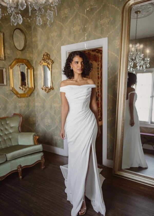 Trouwjurk D4563 van Essense of Australia kopen bij Weddings 3