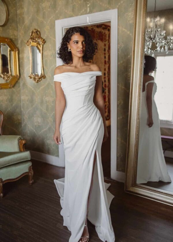 Trouwjurk D4563 van Essense of Australia kopen bij Weddings 3