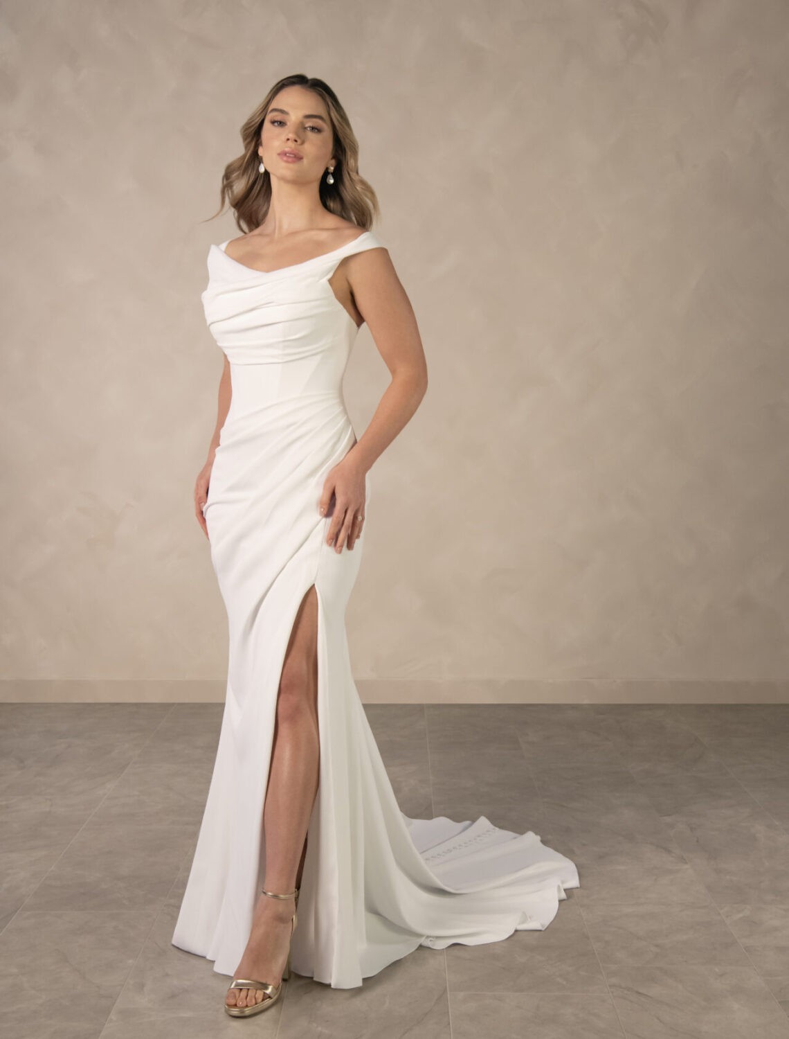 Trouwjurk D4563 van Essense of Australia kopen bij Weddings 5