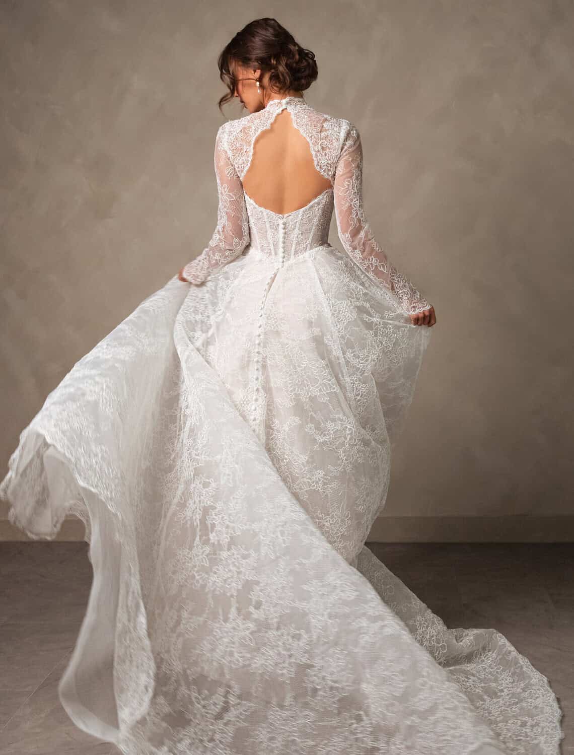 Trouwjurk D4554 van Essense kopen bij Weddings 3
