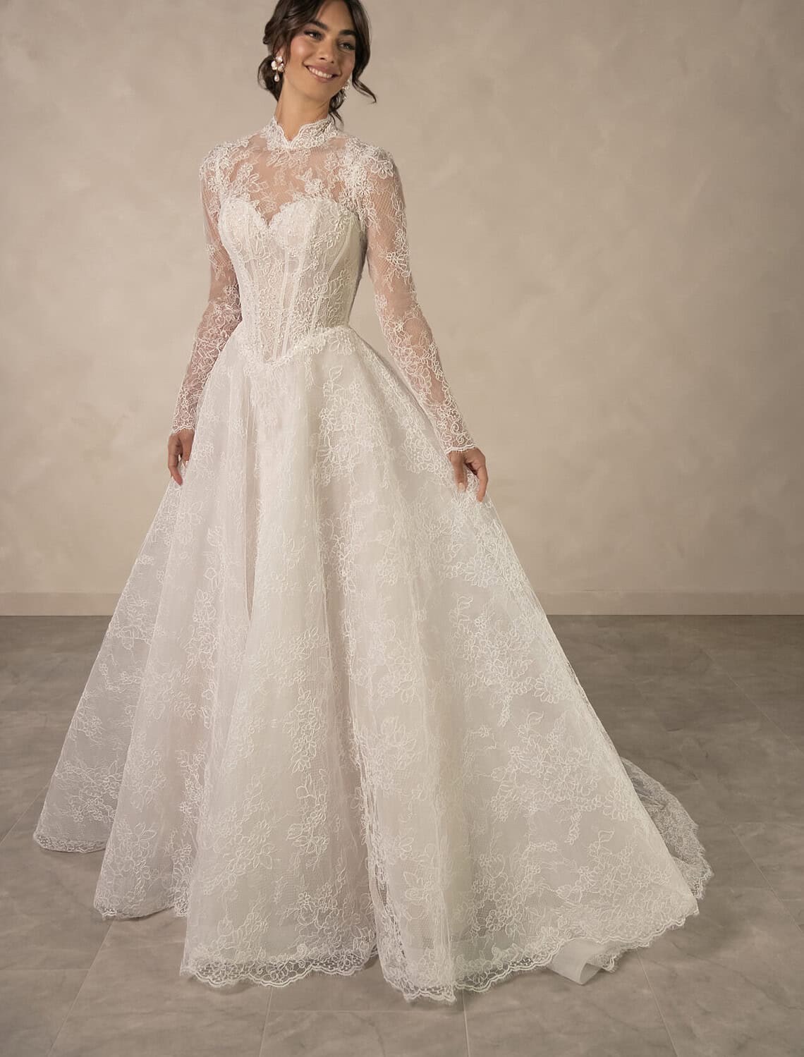 Trouwjurk D4554 van Essense kopen bij Weddings 4