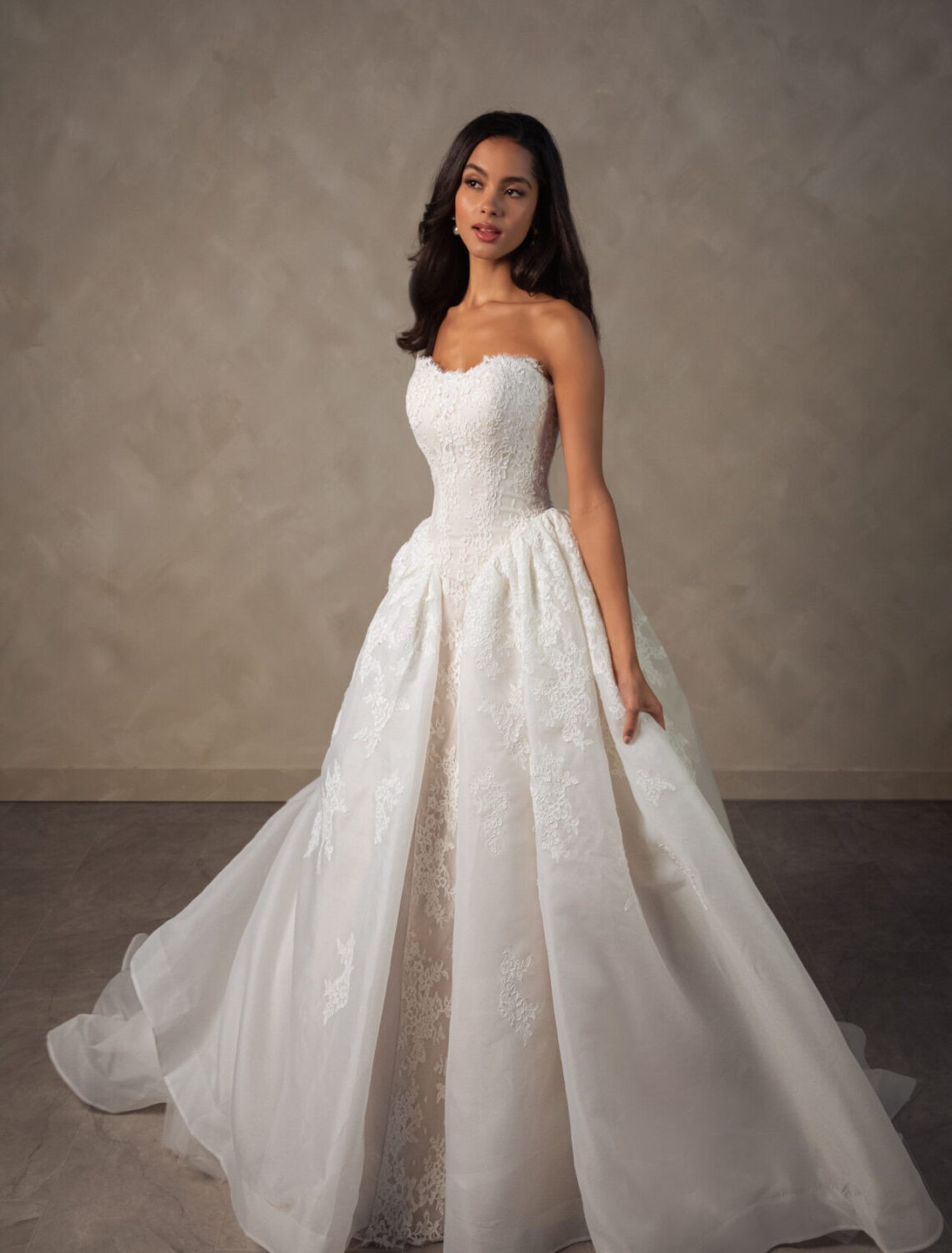 Trouwjurk D4573 van Essense of Australia kopen bij Weddings 1