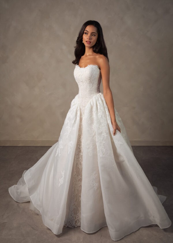 Trouwjurk D4573 van Essense of Australia kopen bij Weddings 1