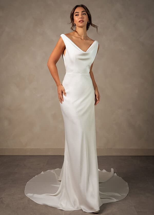 Trouwjurk D4574 van Essense of Australia kopen bij Weddings 3