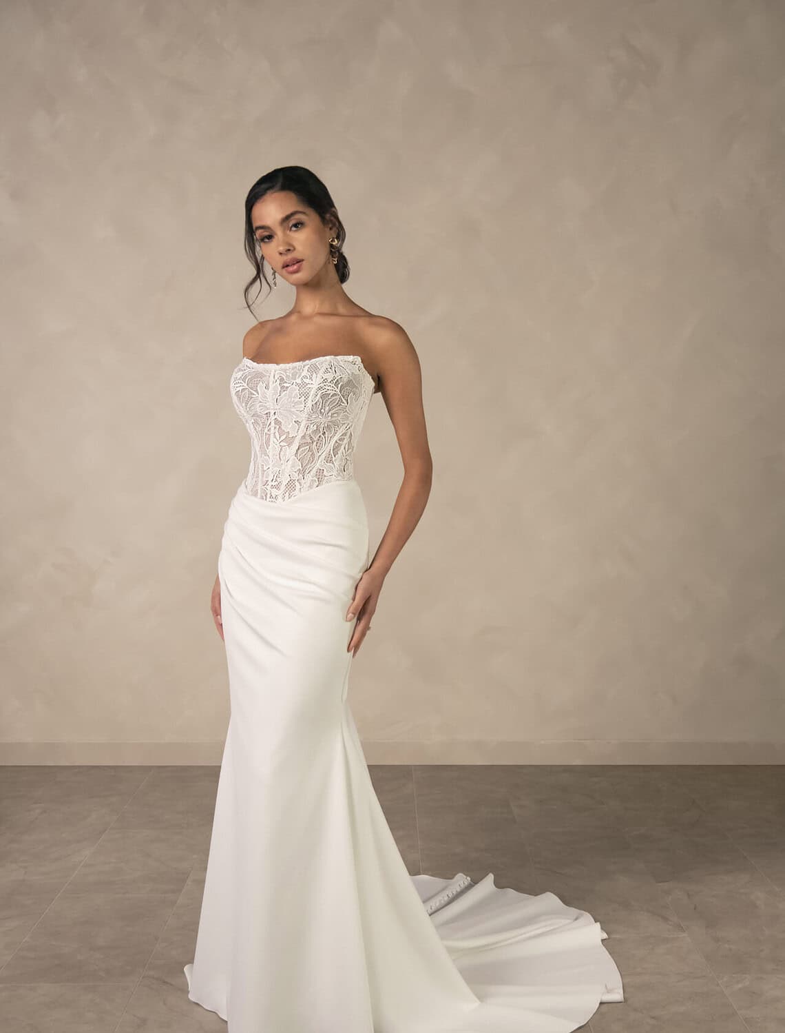 Trouwjurk D4622 van Essense of Australia kopen bij Weddings 3