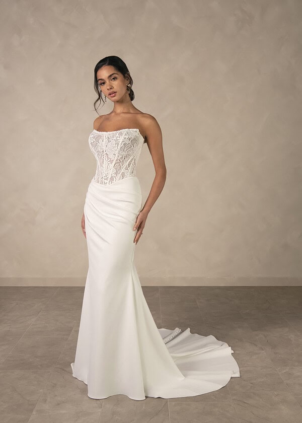 Trouwjurk D4622 van Essense of Australia kopen bij Weddings 3