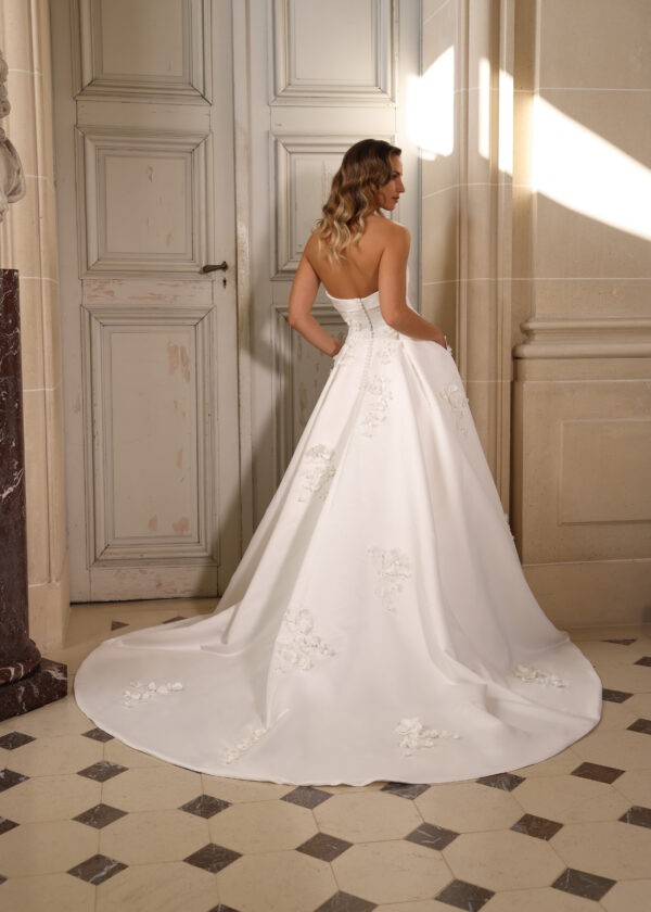 Trouwjurk Emma van Azuree kopen bij Weddings 1