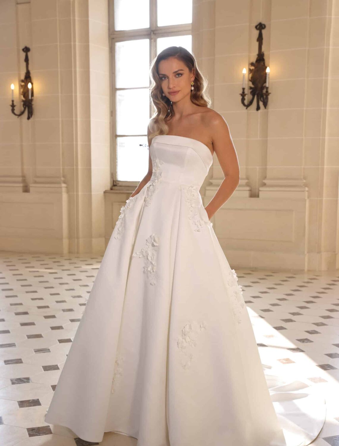 Trouwjurk Emma van Azuree kopen bij Weddings 3