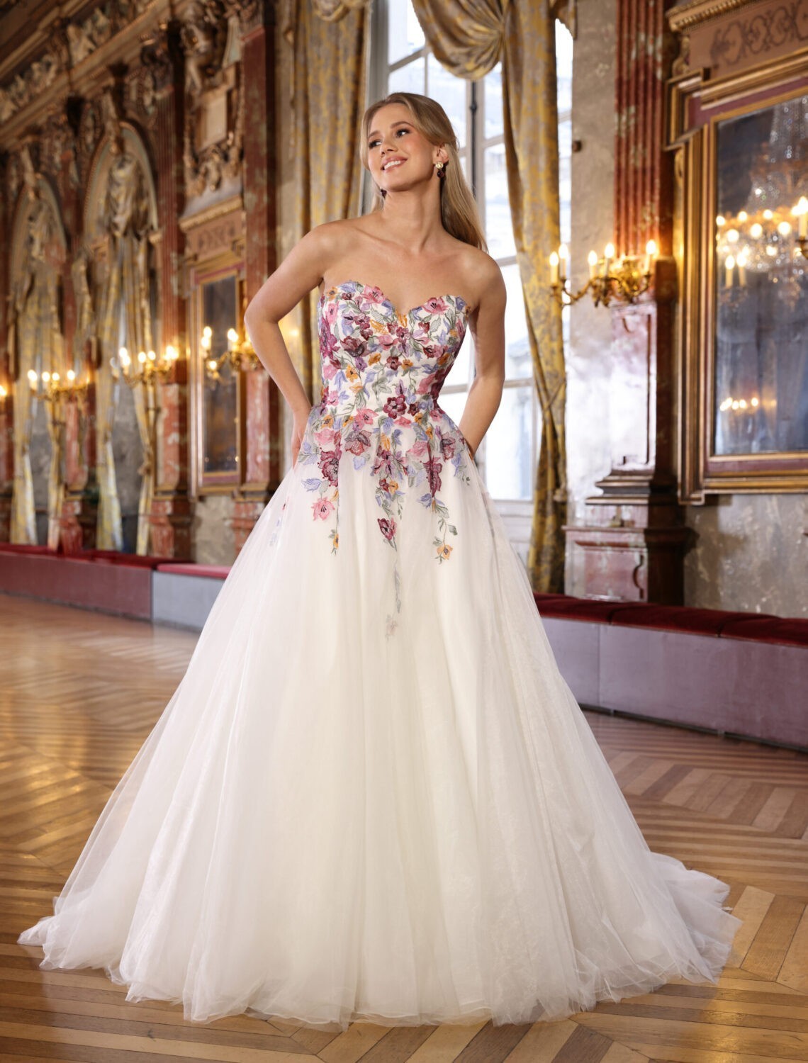 Trouwjurk Eva van Azuree kopen bij Weddings 4