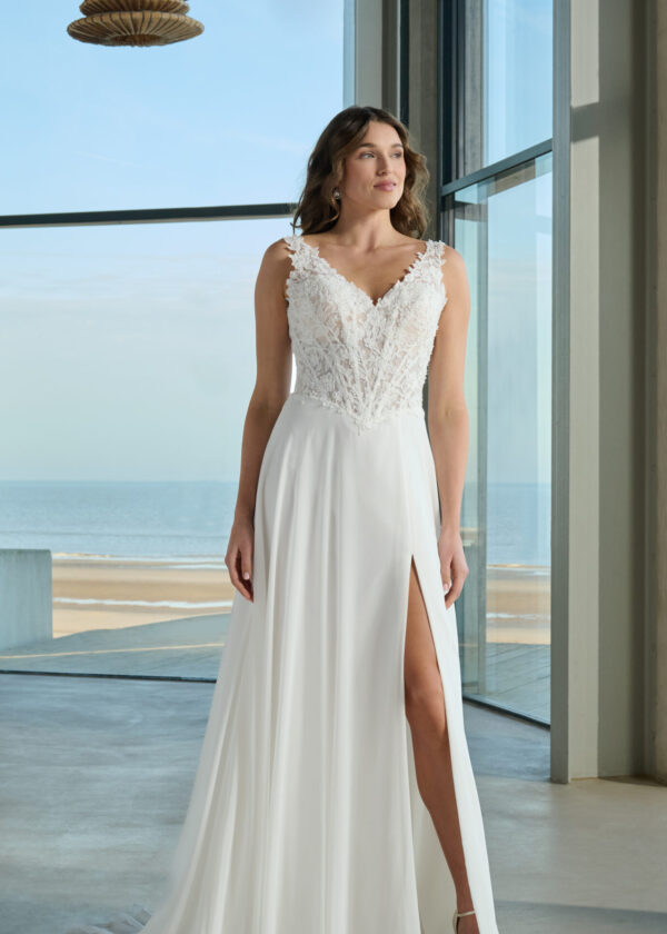 Trouwjurk Fabi van Azuree kopen bij Weddings 3