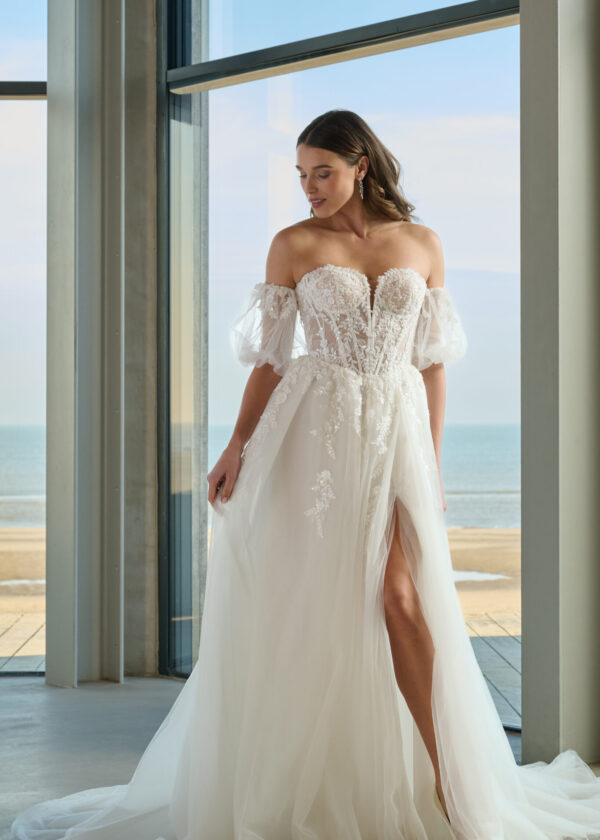 Trouwjurk Fame van Azuree kopen bij Weddings 3