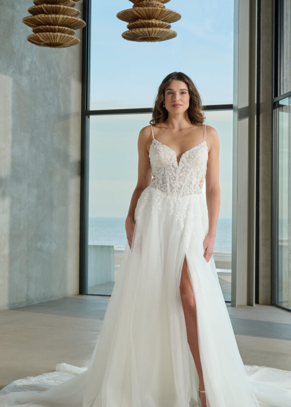 Trouwjurk Famke van Azuree kopen bij Weddings 3