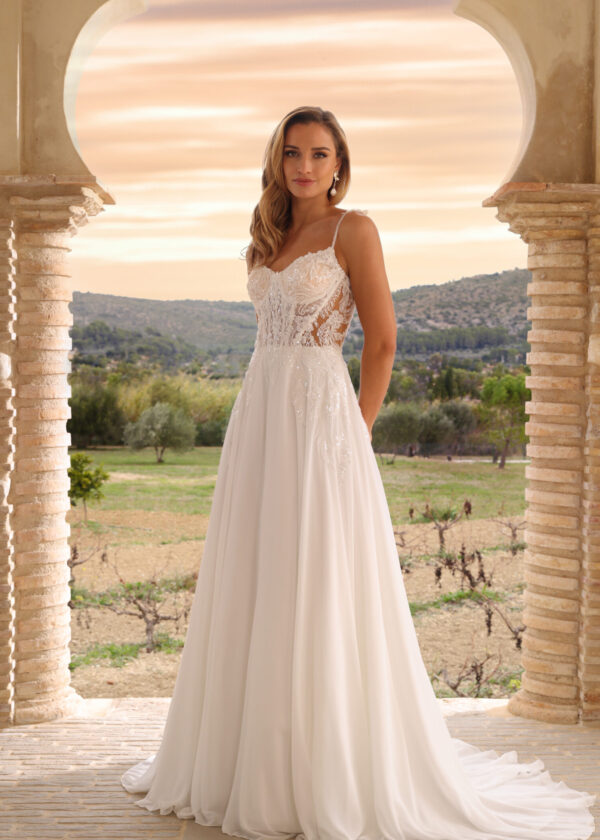 Trouwjurk Fauna van Azuree kopen bij Weddings 3