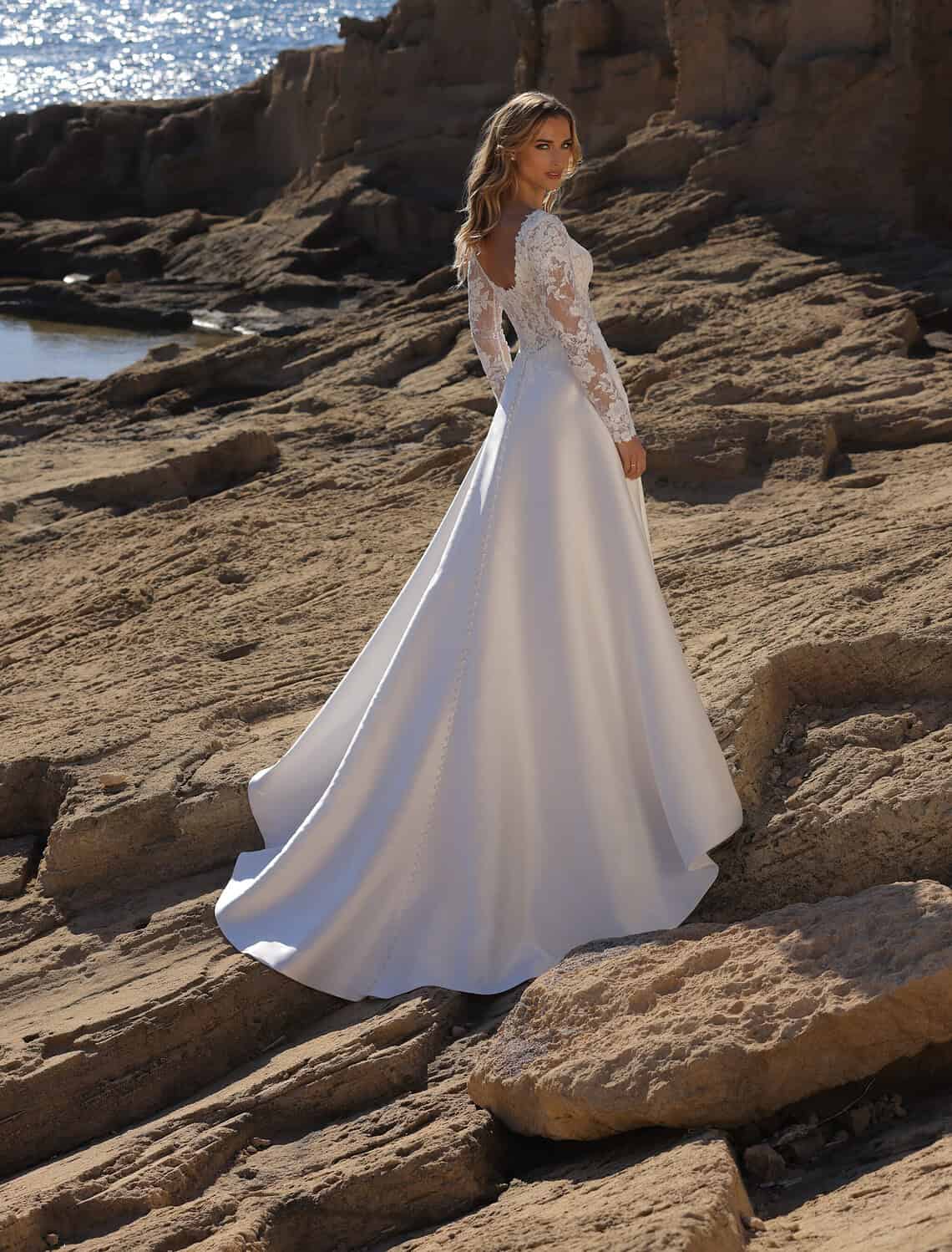 Trouwjurk Favor van Azuree kopen bij Weddings 1