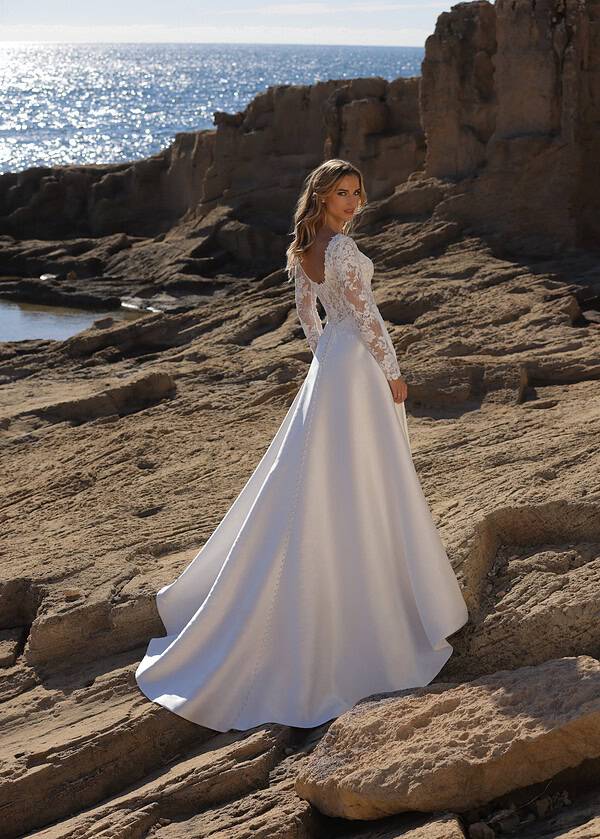 Trouwjurk Favor van Azuree kopen bij Weddings 1