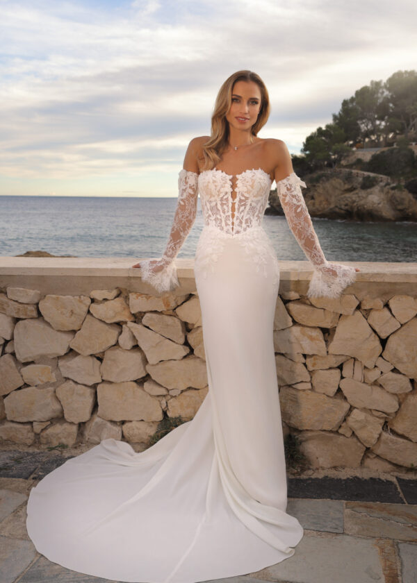 Trouwjurk Faye van Azuree kopen bij Weddings 3