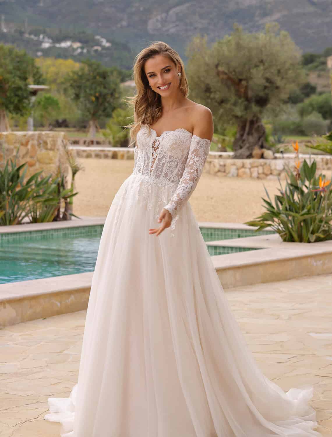 Trouwjurk Felicity van Azuree kopen bij Weddings 3