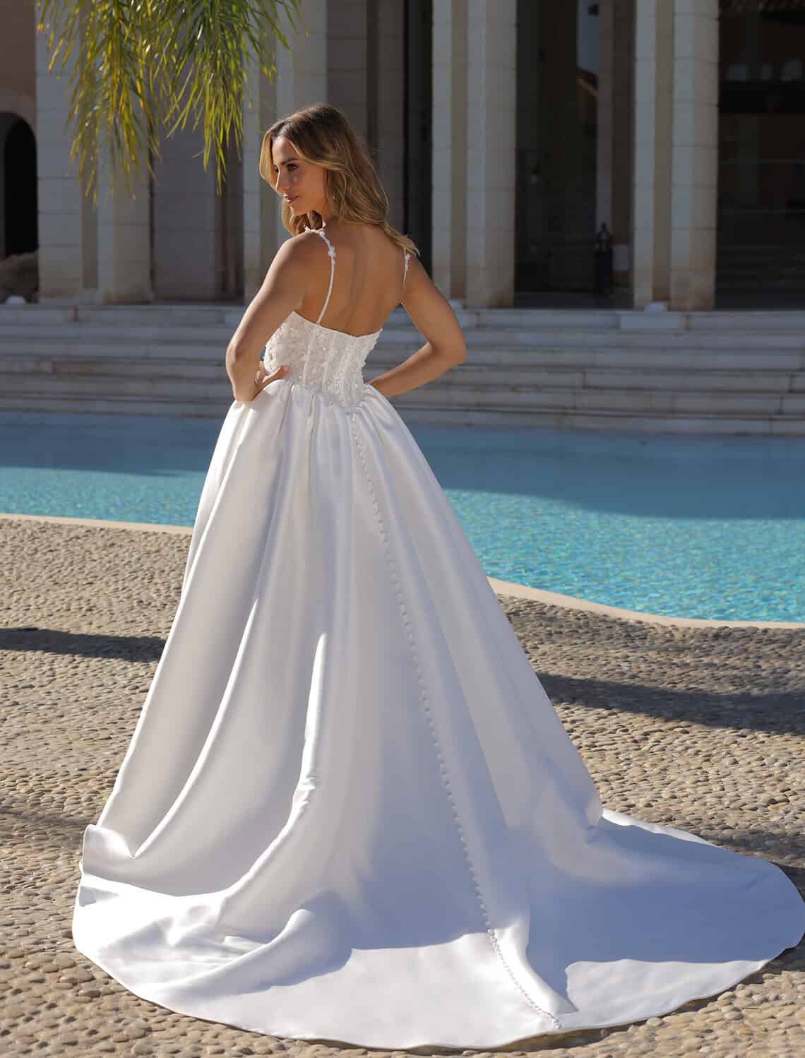 Trouwjurk Fleetwood van Azuree kopen bij Weddings 1