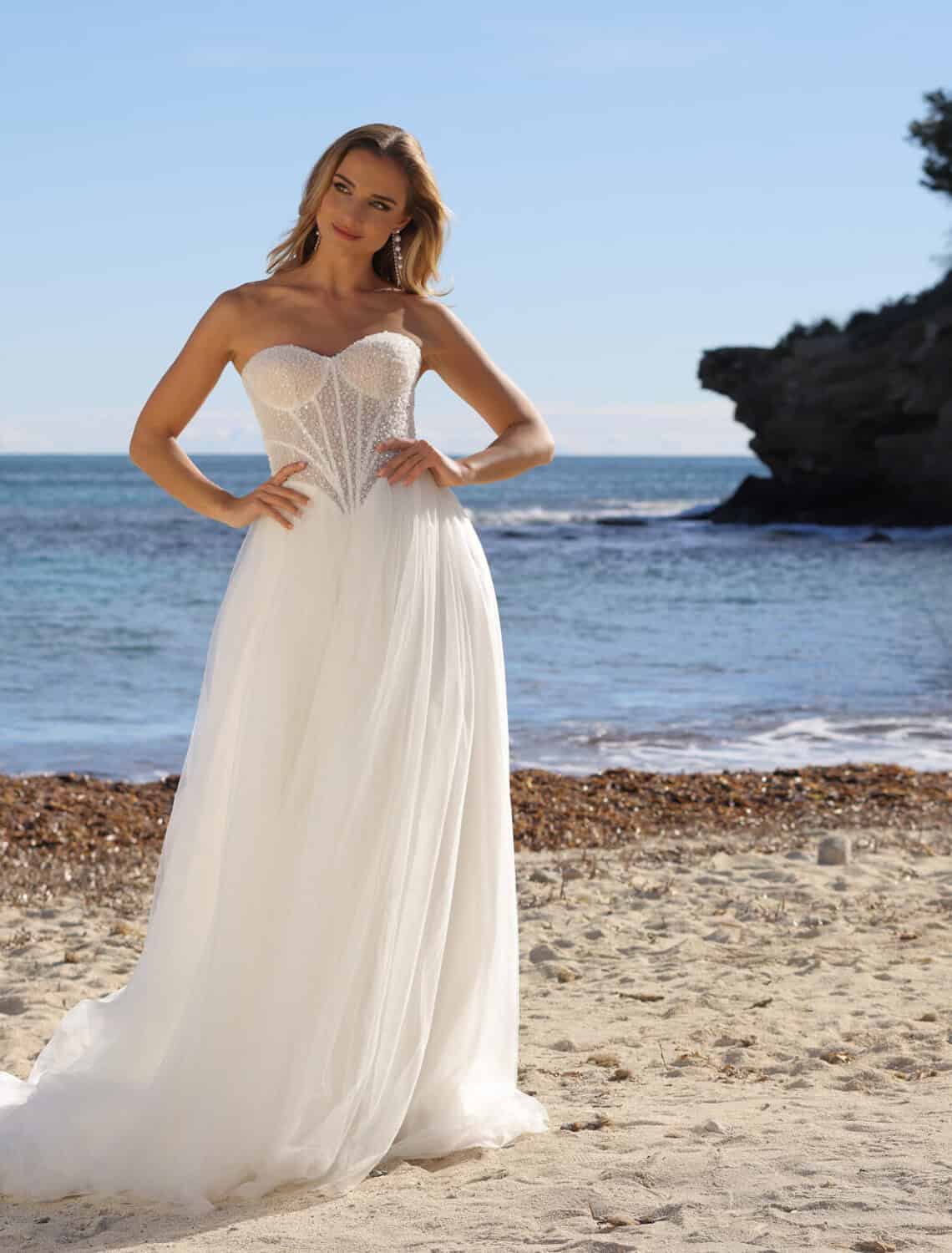 Trouwjurk Flirt van Azuree kopen bij Weddings 3