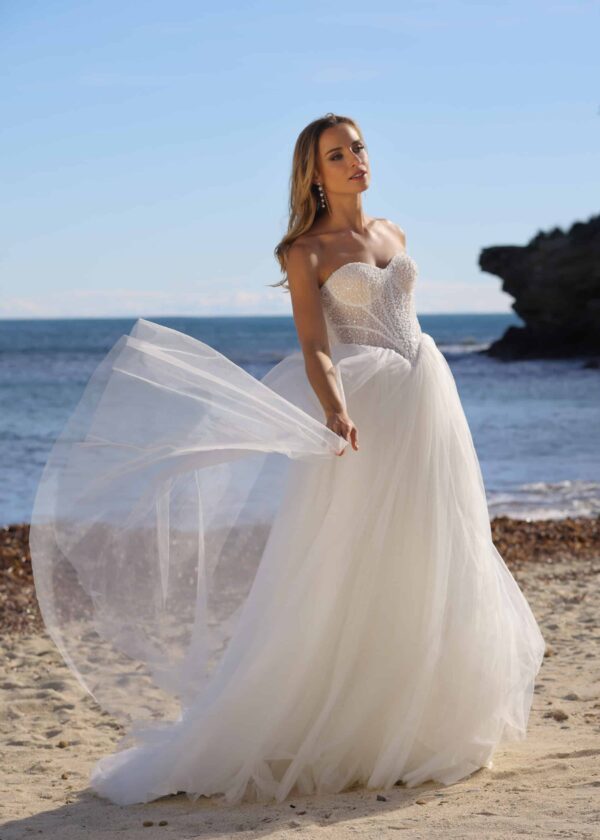 Trouwjurk Flirt van Azuree kopen bij Weddings 4