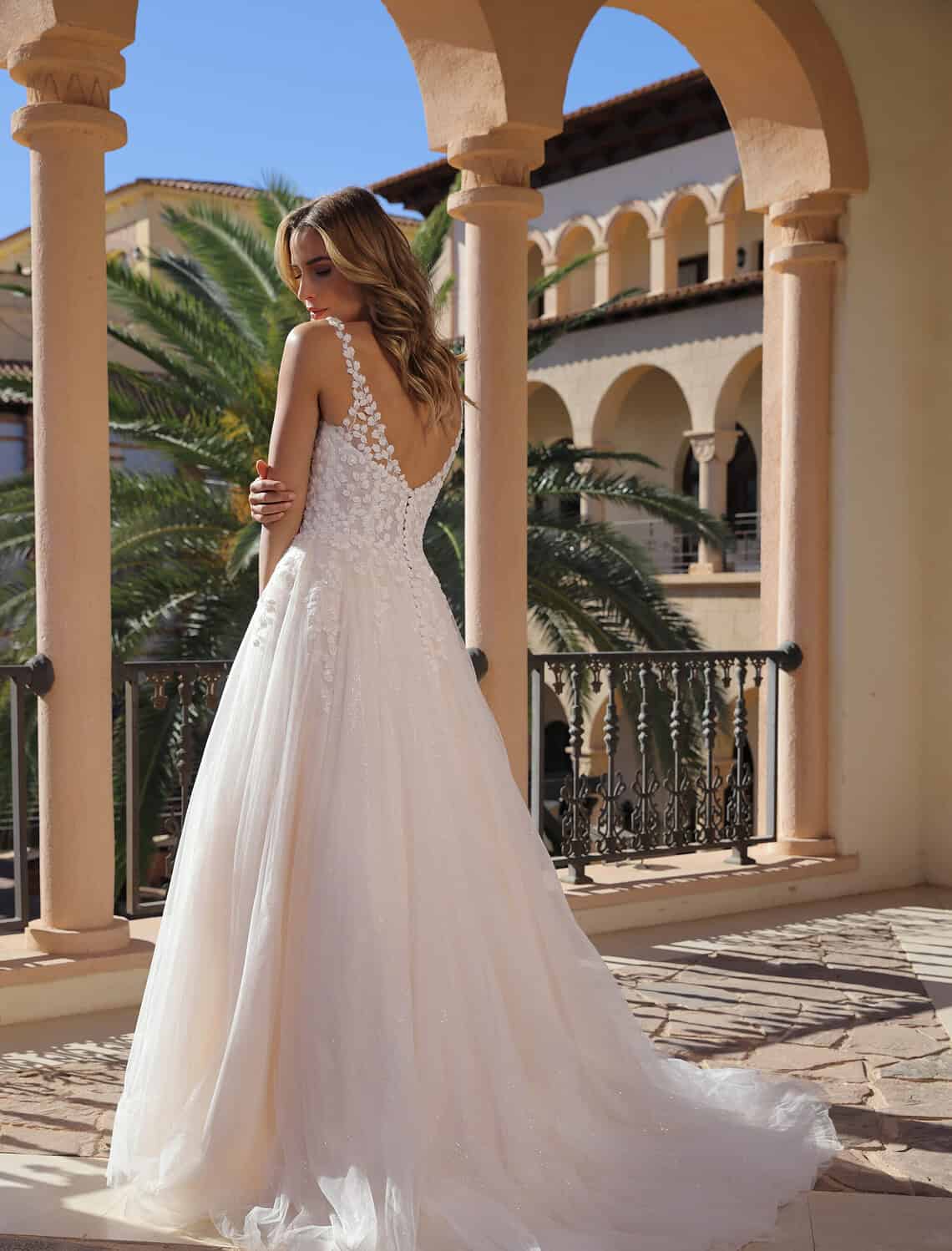 Trouwjurk Flora van Azuree kopen bij Weddings 1