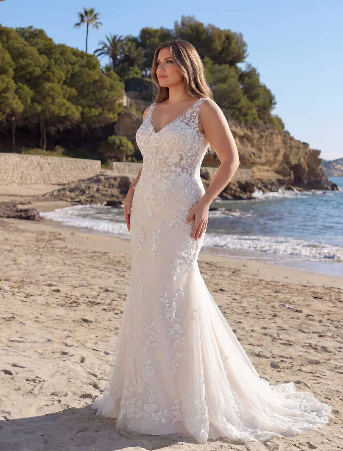 Trouwjurk Flow van Azuree kopen bij Weddings 3