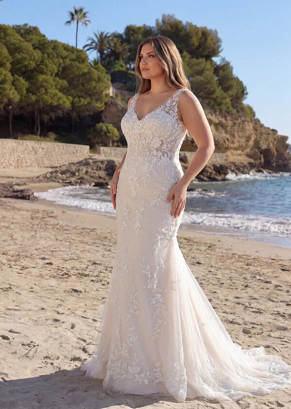 Trouwjurk Flow van Azuree kopen bij Weddings 3