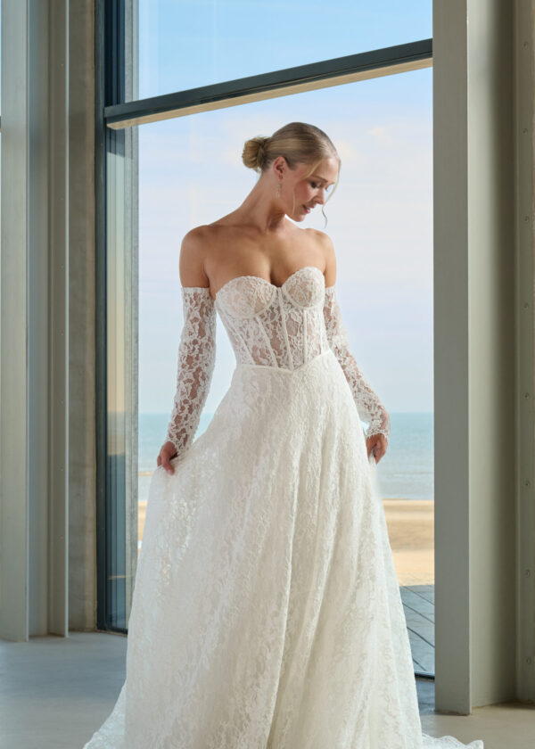 Trouwjurk Folara van Azuree kopen bij Weddings 3