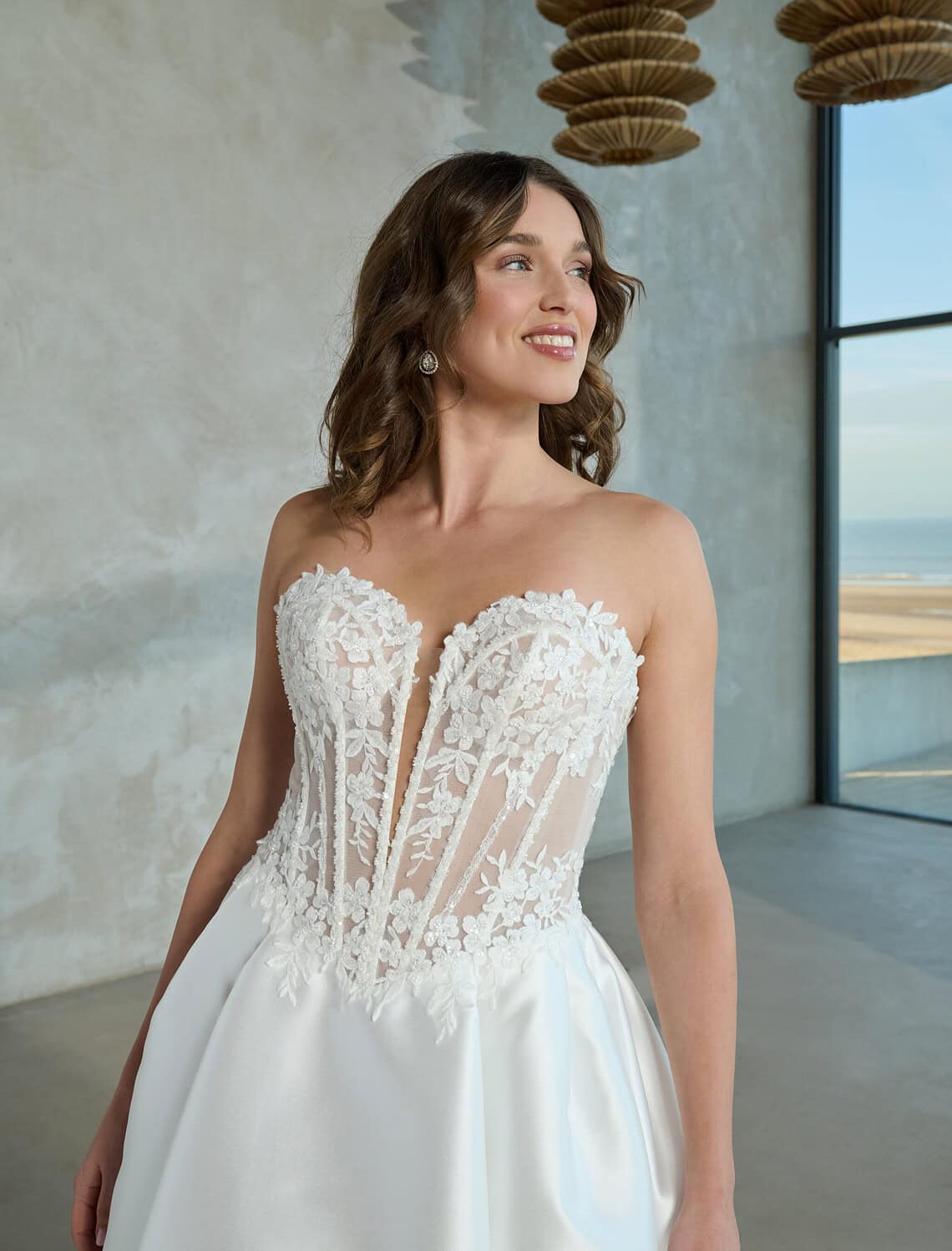 Trouwjurk Gloria van Azuree kopen bij Weddings 2